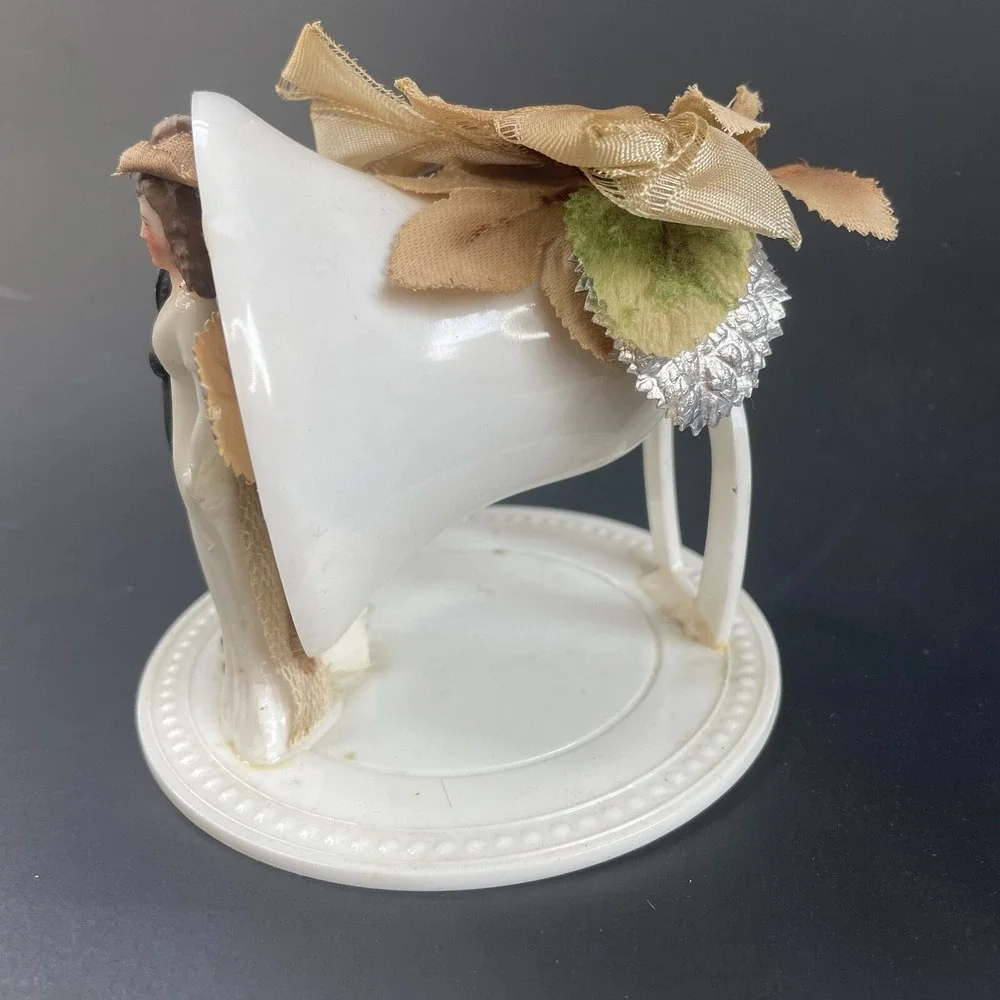 1940s Wedding Cake Topper Bride Groom Bell‎ Ribbon White Plastic Couple VTG